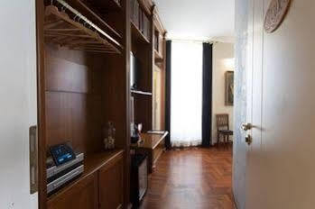 Golden Piazza Di Spagna Gasthof 3*